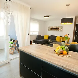 https://luxury-apartment-marta.hotelinzadar.com